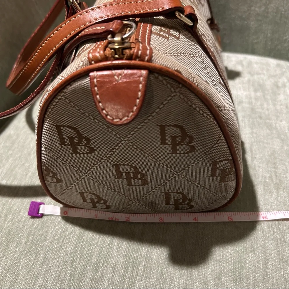 Dooney & Bourke Shoulder Bag Dooney & Bourke Barrel Bag Vintage D&B Bag Y2K - Picture 9 of 12